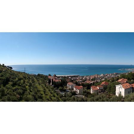 Tra Gli Ulivi Bed and Breakfast Pietra Ligure Εξωτερικό φωτογραφία