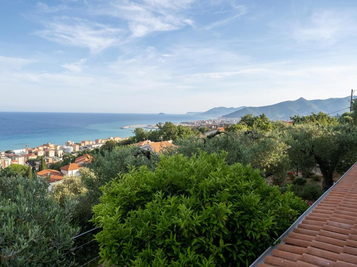 Tra Gli Ulivi Bed and Breakfast Pietra Ligure Εξωτερικό φωτογραφία