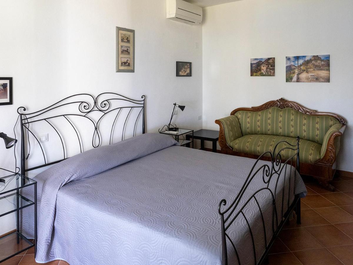 Tra Gli Ulivi Bed and Breakfast Pietra Ligure Εξωτερικό φωτογραφία