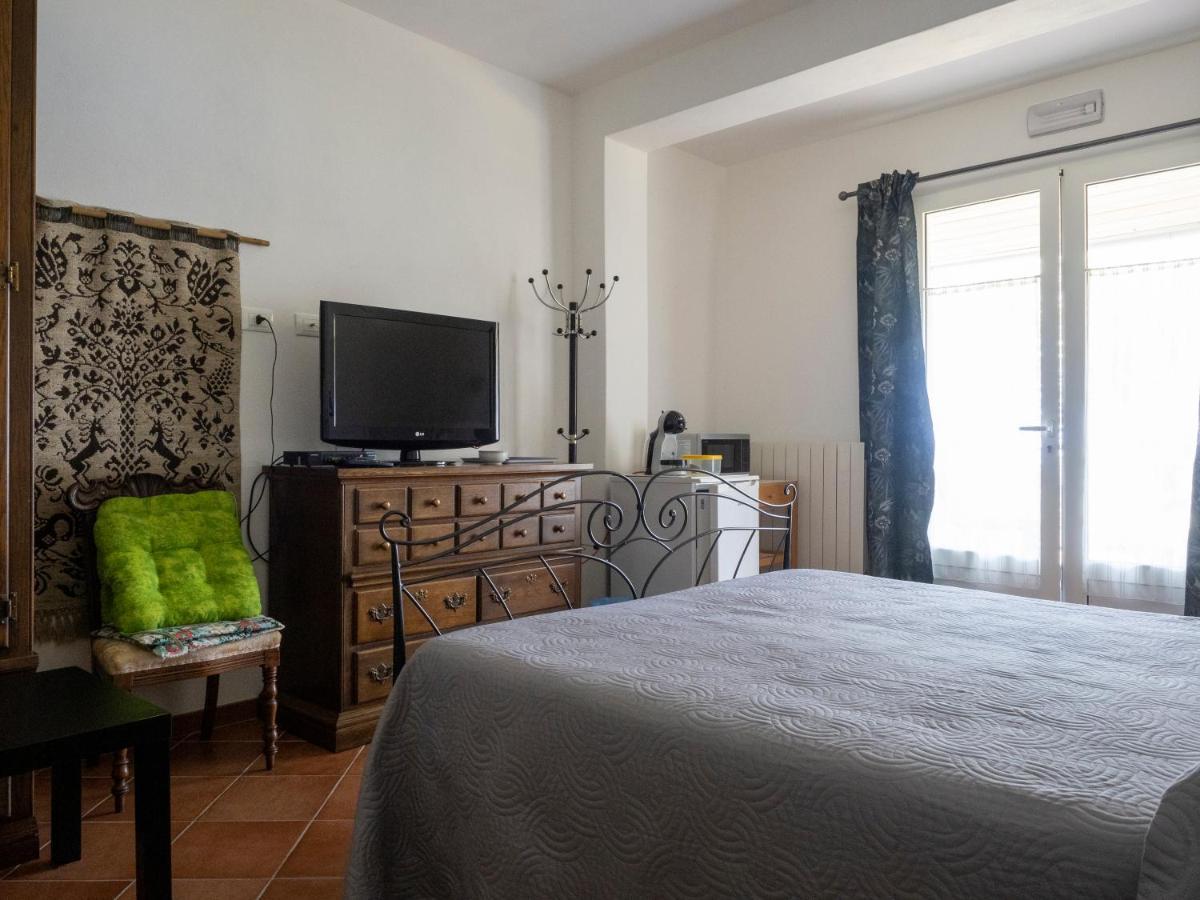 Tra Gli Ulivi Bed and Breakfast Pietra Ligure Εξωτερικό φωτογραφία