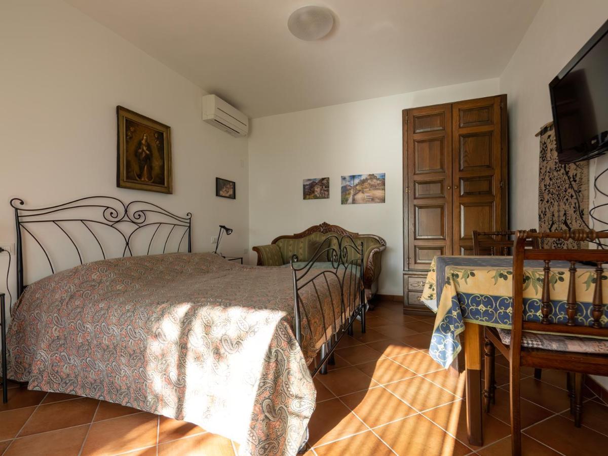 Tra Gli Ulivi Bed and Breakfast Pietra Ligure Εξωτερικό φωτογραφία