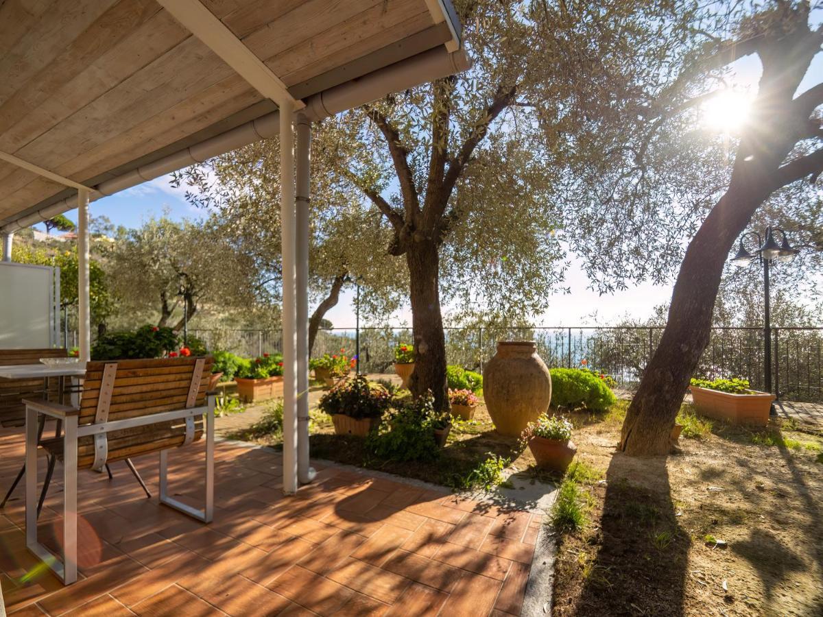 Tra Gli Ulivi Bed and Breakfast Pietra Ligure Εξωτερικό φωτογραφία