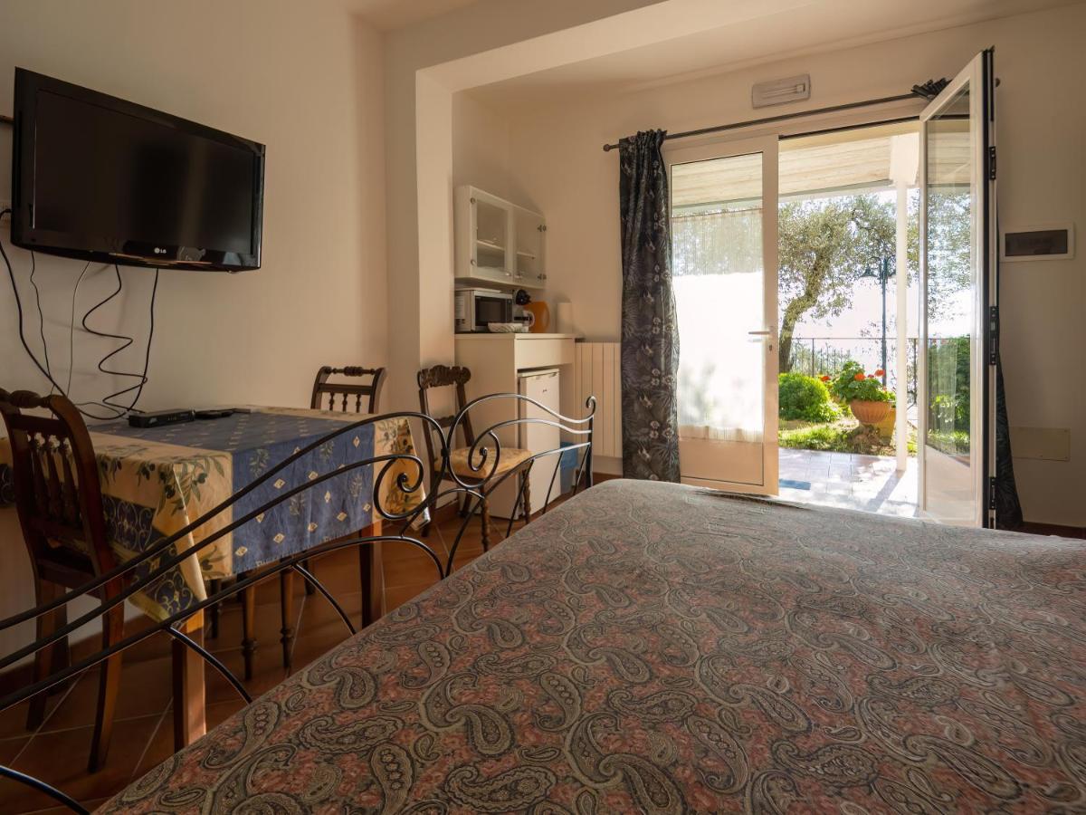 Tra Gli Ulivi Bed and Breakfast Pietra Ligure Εξωτερικό φωτογραφία