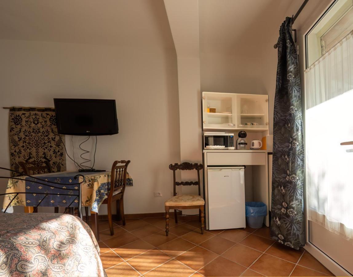Tra Gli Ulivi Bed and Breakfast Pietra Ligure Εξωτερικό φωτογραφία