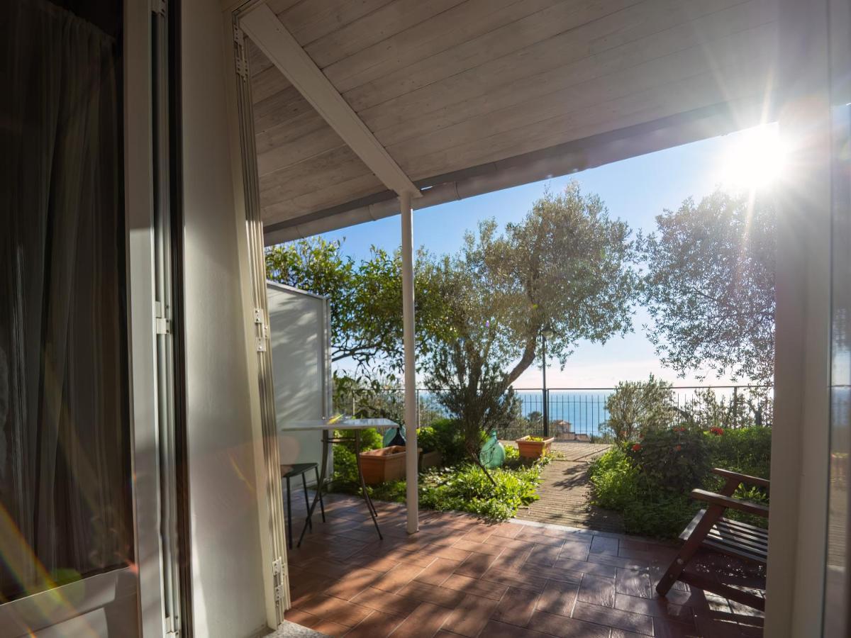 Tra Gli Ulivi Bed and Breakfast Pietra Ligure Εξωτερικό φωτογραφία