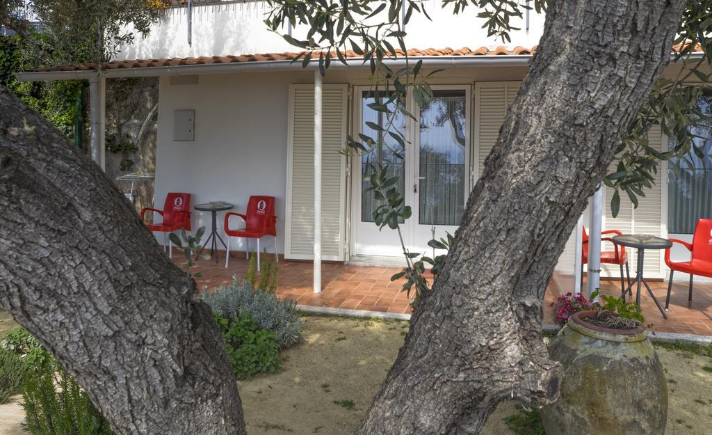 Tra Gli Ulivi Bed and Breakfast Pietra Ligure Εξωτερικό φωτογραφία