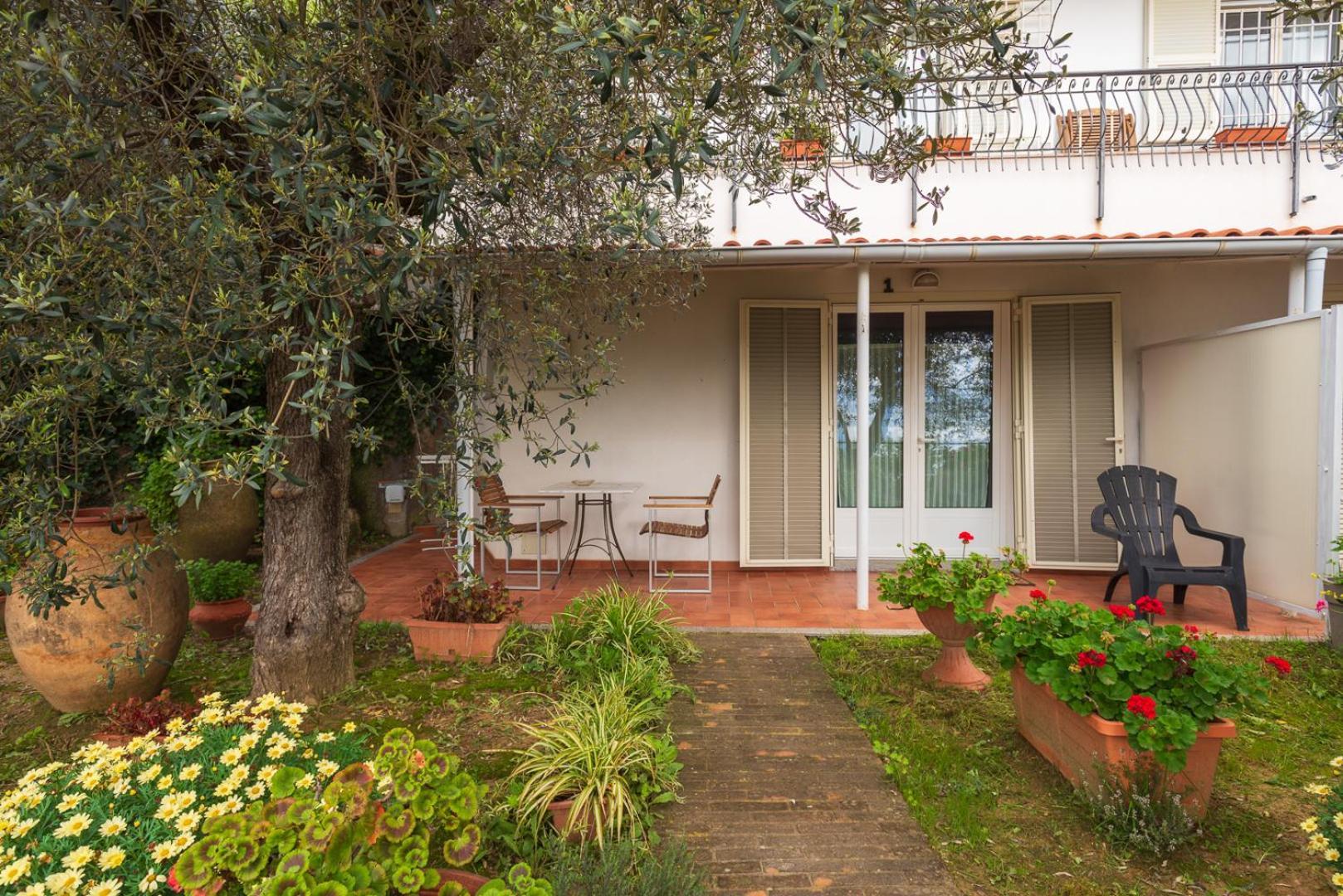 Tra Gli Ulivi Bed and Breakfast Pietra Ligure Εξωτερικό φωτογραφία