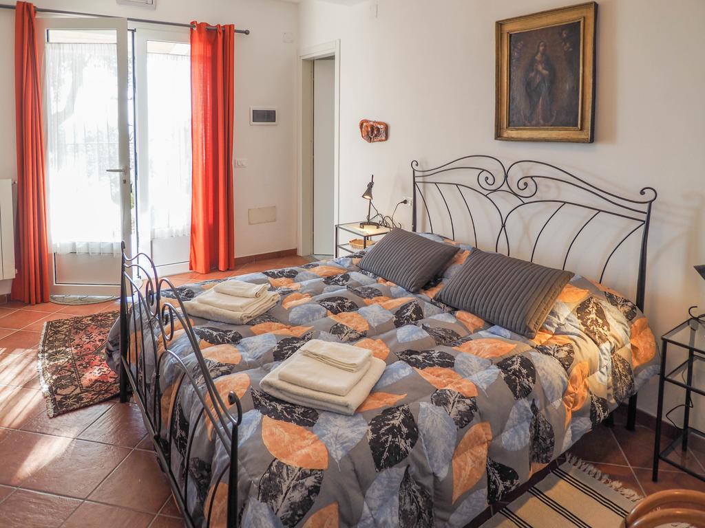 Tra Gli Ulivi Bed and Breakfast Pietra Ligure Εξωτερικό φωτογραφία