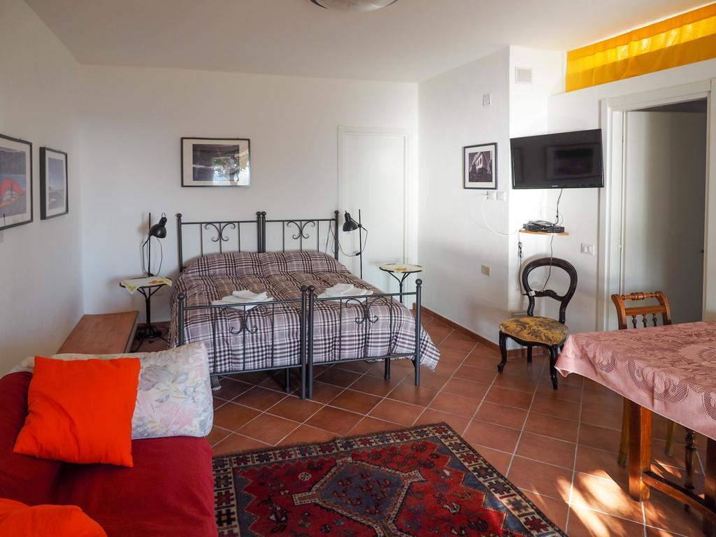 Tra Gli Ulivi Bed and Breakfast Pietra Ligure Εξωτερικό φωτογραφία