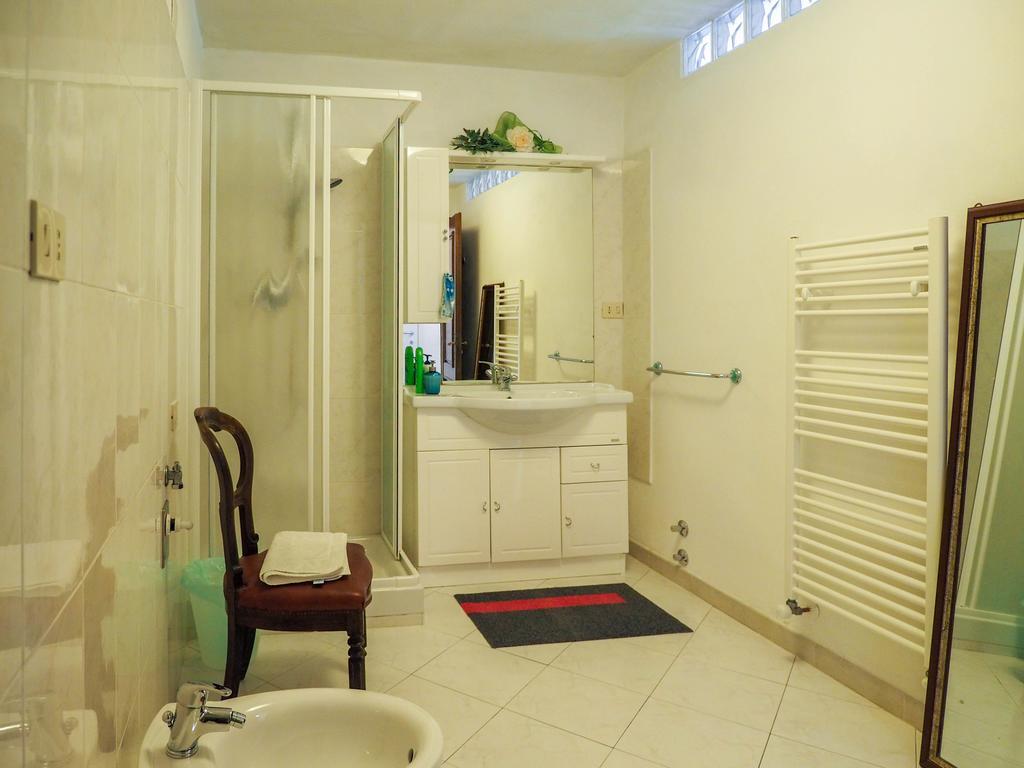 Tra Gli Ulivi Bed and Breakfast Pietra Ligure Δωμάτιο φωτογραφία