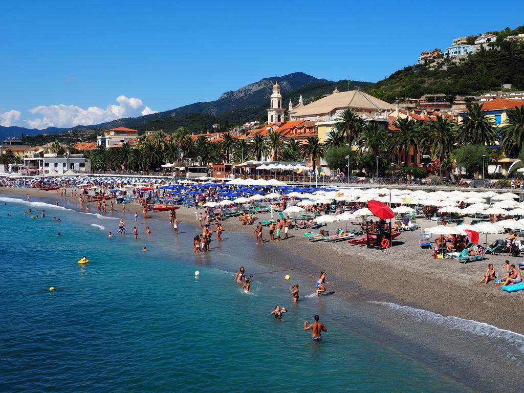 Tra Gli Ulivi Bed and Breakfast Pietra Ligure Εξωτερικό φωτογραφία