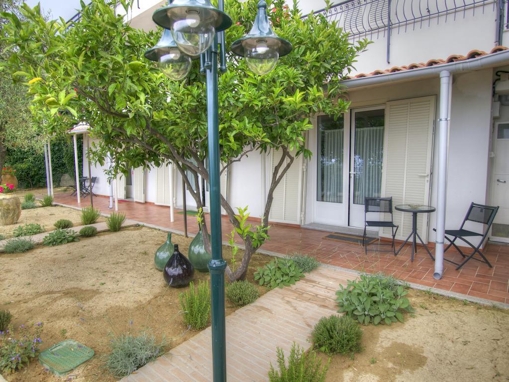 Tra Gli Ulivi Bed and Breakfast Pietra Ligure Εξωτερικό φωτογραφία