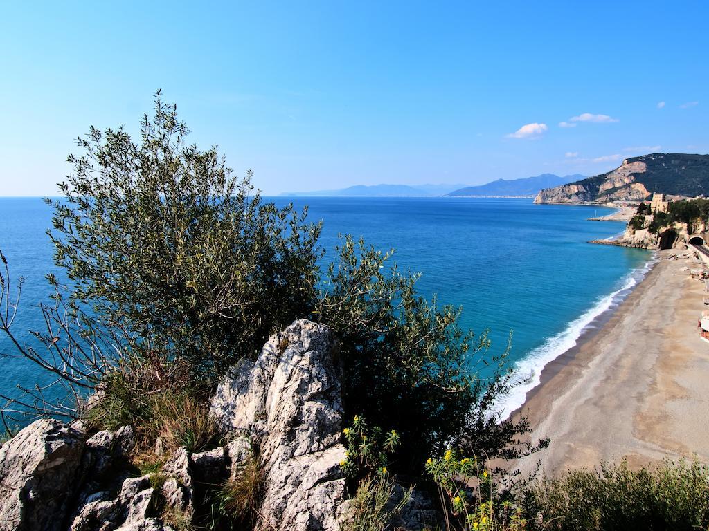 Tra Gli Ulivi Bed and Breakfast Pietra Ligure Εξωτερικό φωτογραφία