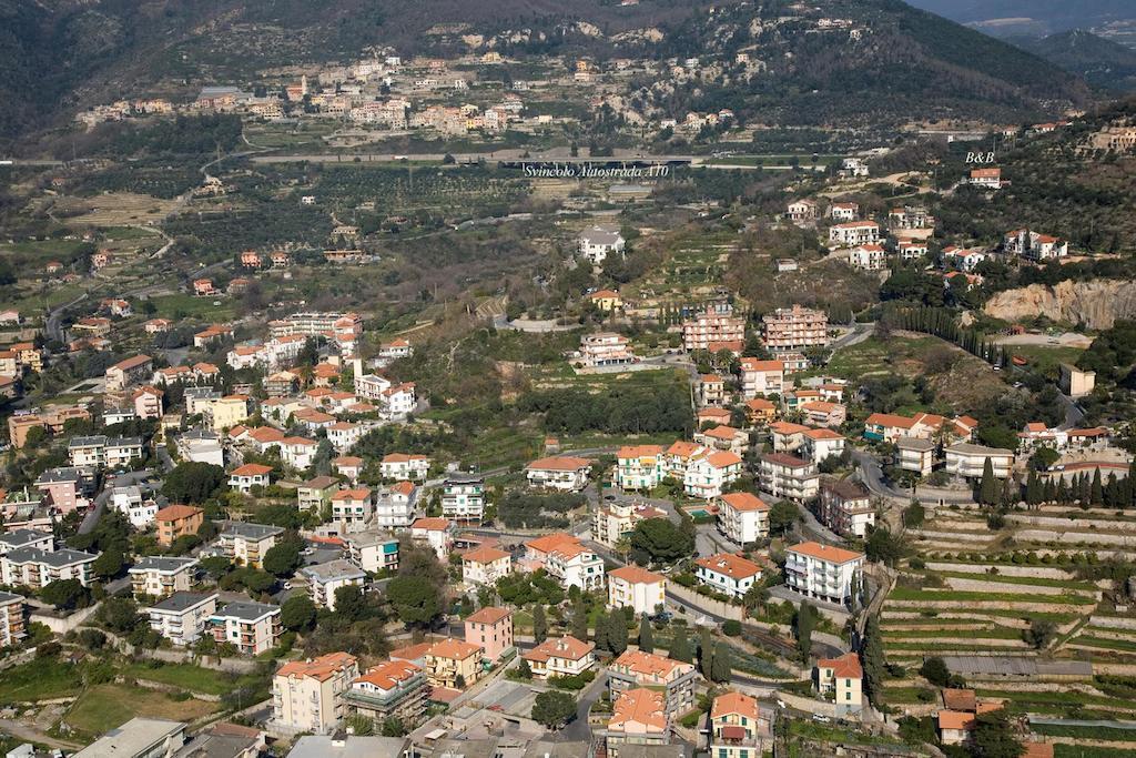Tra Gli Ulivi Bed and Breakfast Pietra Ligure Εξωτερικό φωτογραφία