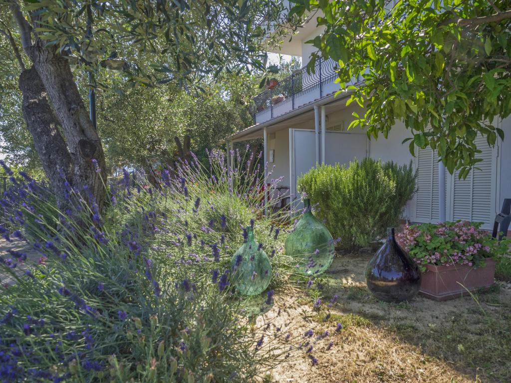 Tra Gli Ulivi Bed and Breakfast Pietra Ligure Εξωτερικό φωτογραφία